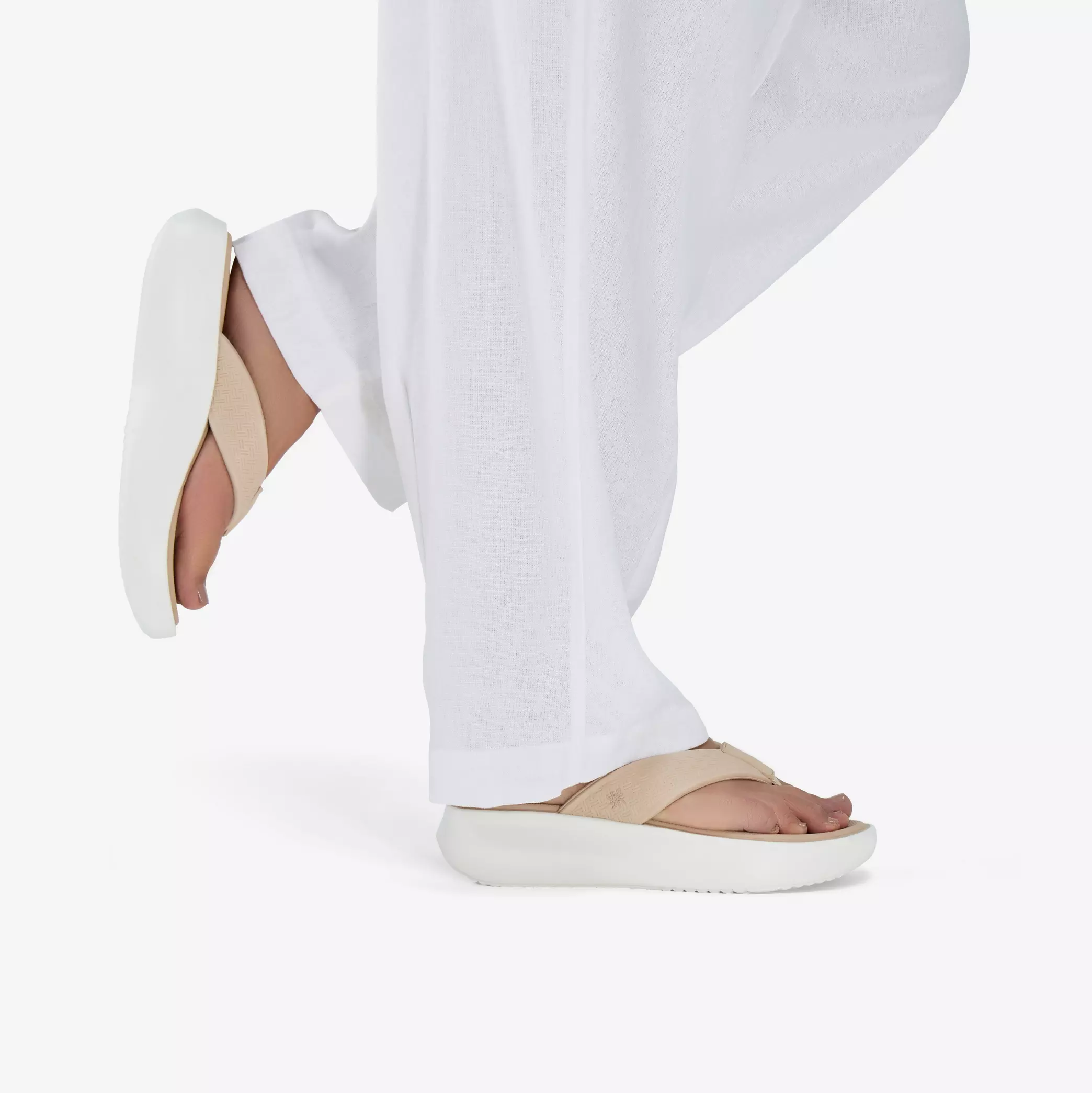 CLARKS - WOMEN'S SOLEVANA POST - Image 4