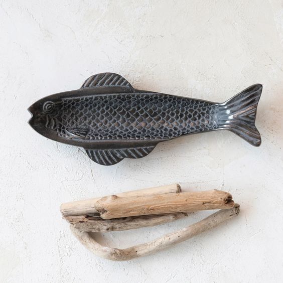 CREATIVE CO-OP- CAST ALUMINUM FISH SHAPED DISH - Image 3