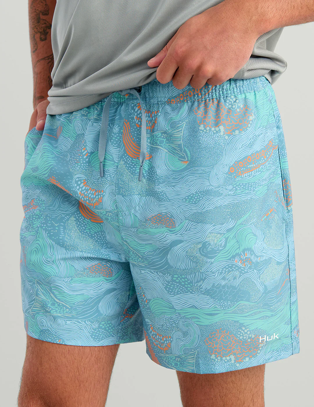 HUK - MEN'S PURSUIT PRINTED VOLLEY - Image 5