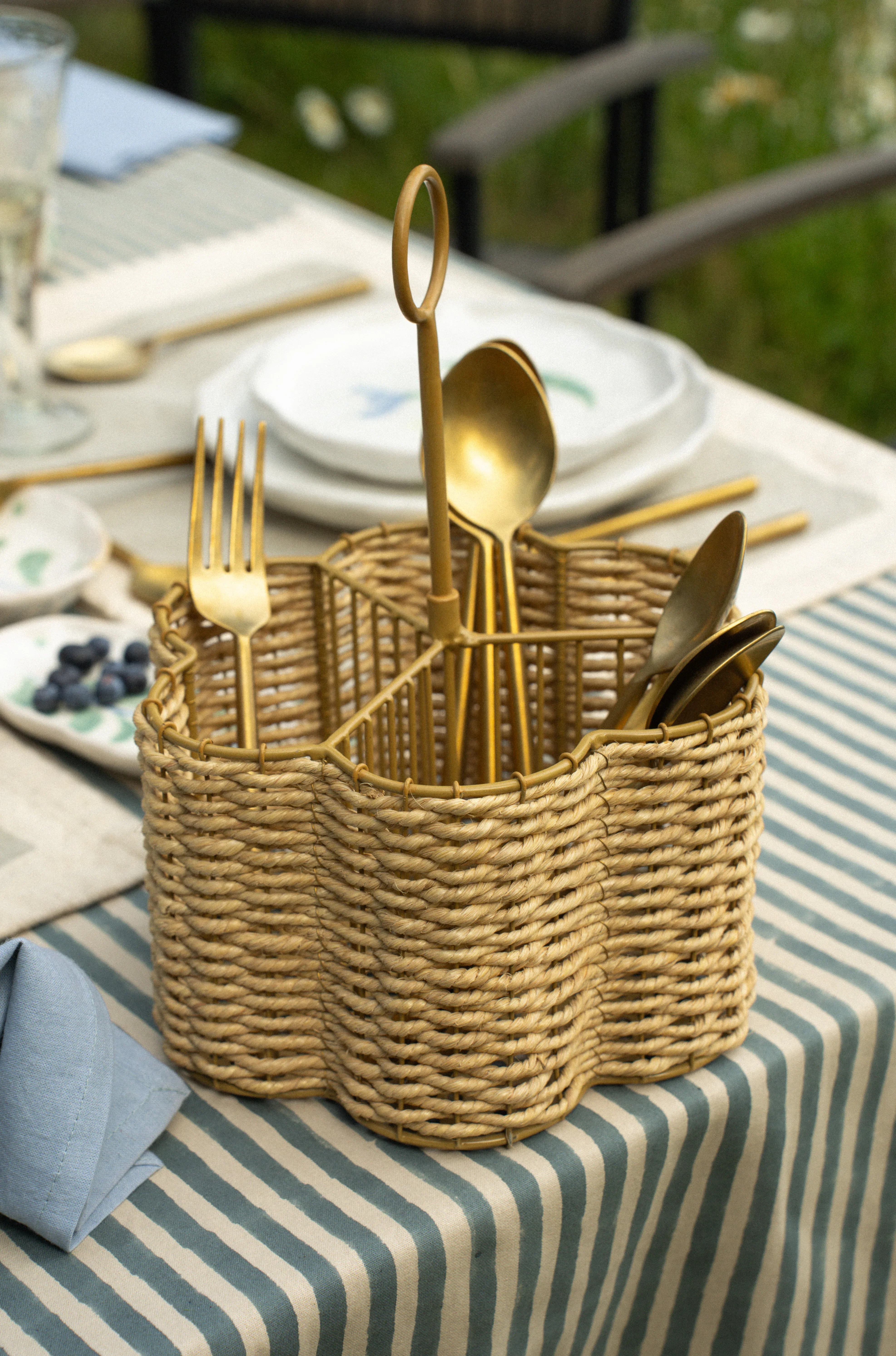 INDABA - WOVEN CUTLERY HOLDER, SCALLOPED - Image 3