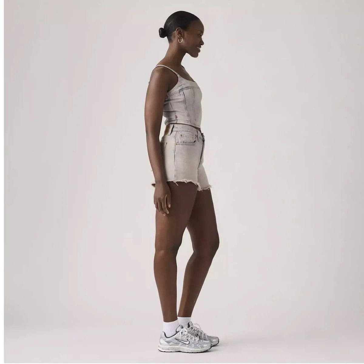 LEVI'S - 501® CURVE SHORT ROSE UP RAW HEM - Image 4