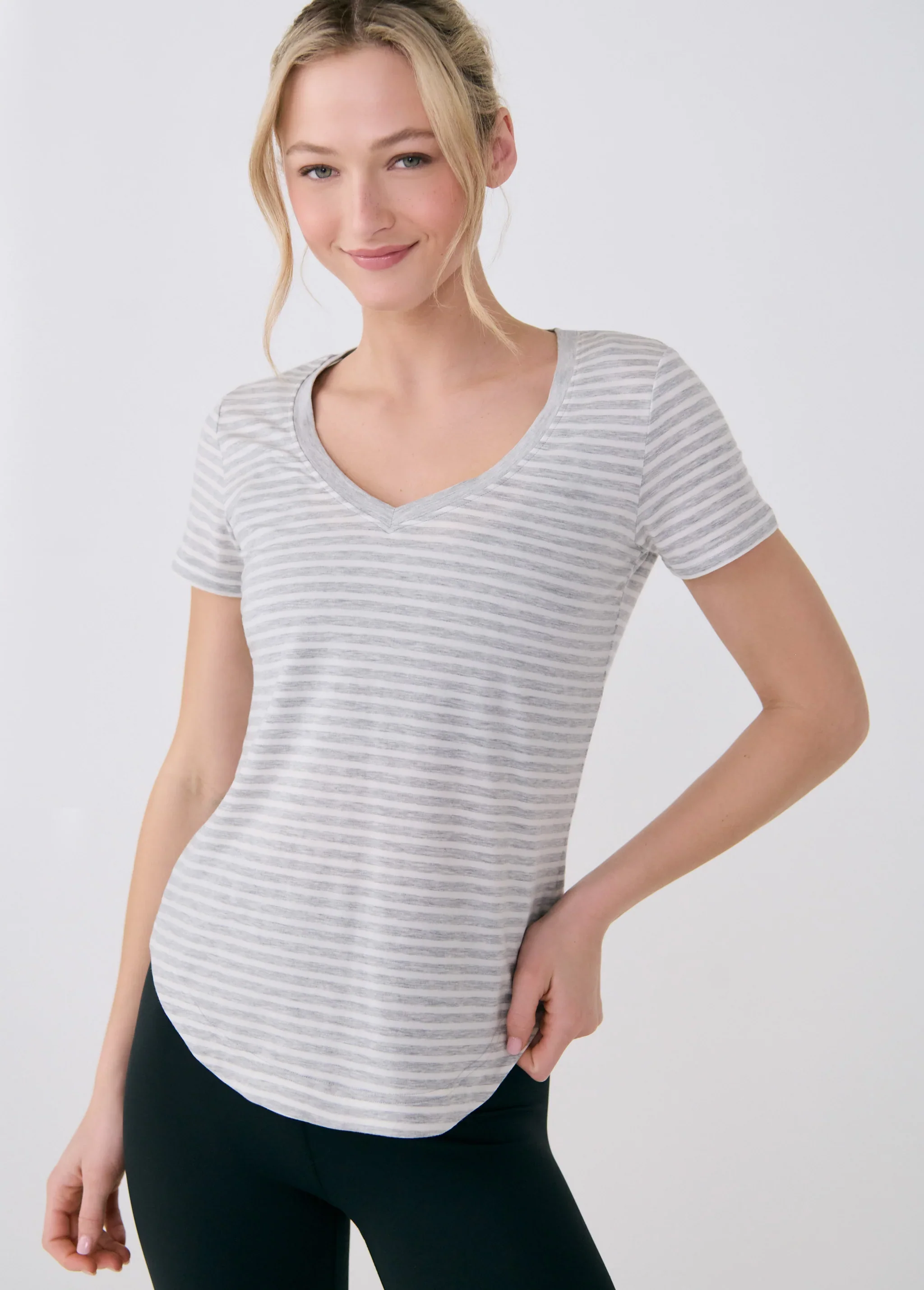 LOLE- WOMEN'S DYNAMIC V-NECK SHIRT - Image 4