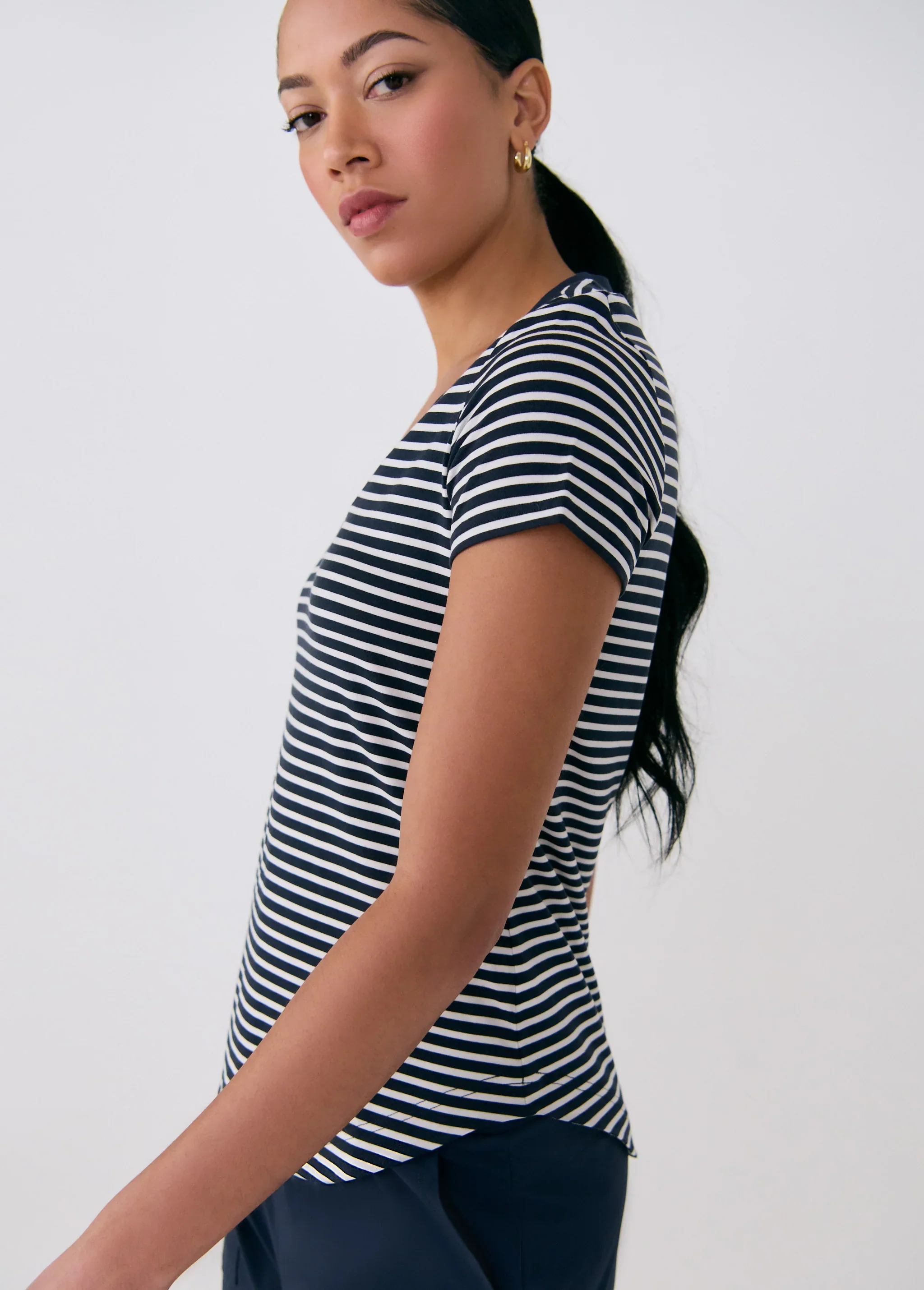 LOLE- WOMEN'S DYNAMIC V-NECK SHIRT - Image 6