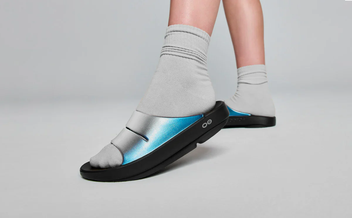 OOFOS - Women's OOahh Luxe Slide Sandal - Image 10