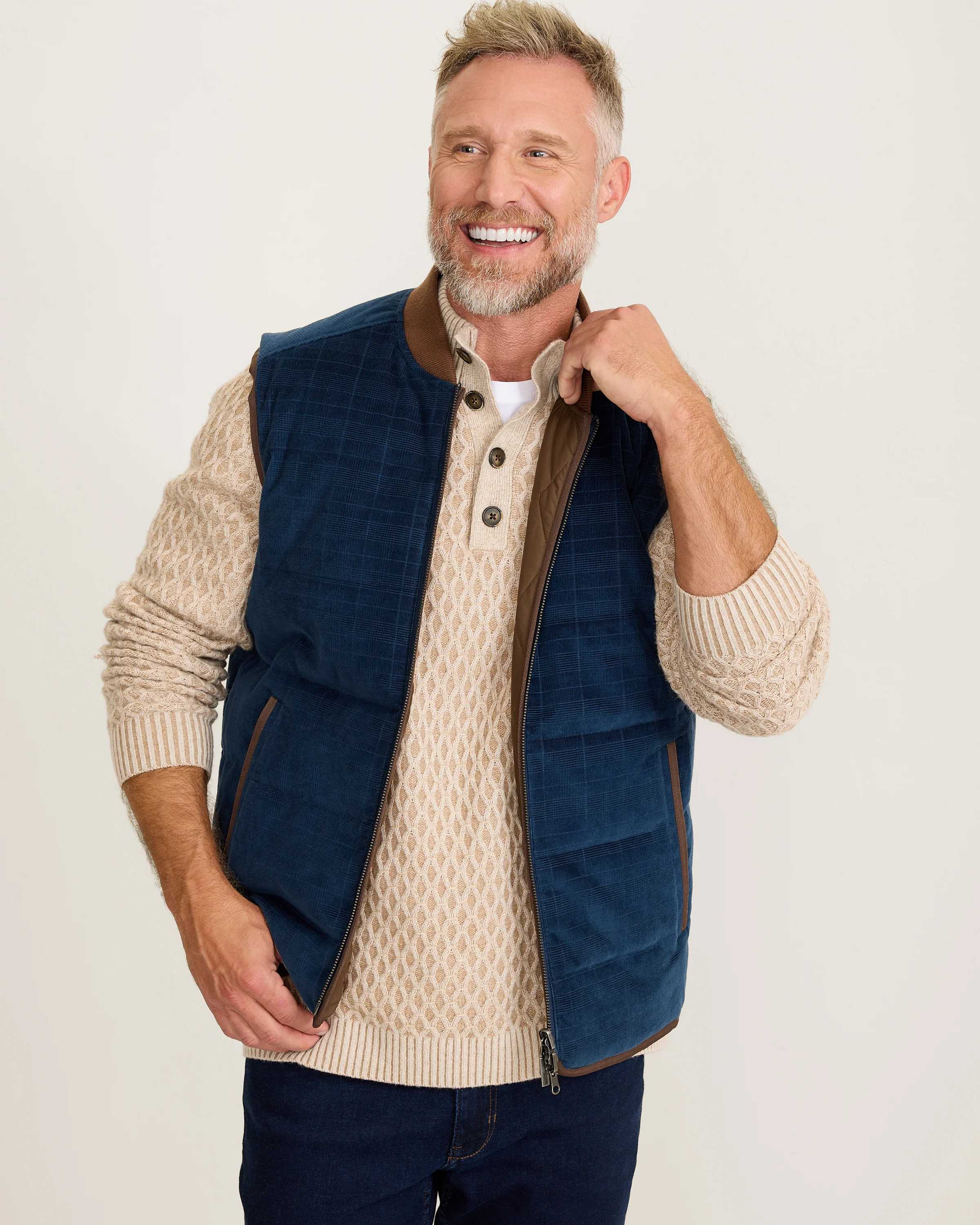 TOMMY BAHAMA - MEN'S RAVENNA REVERSIBLE VEST - Image 2