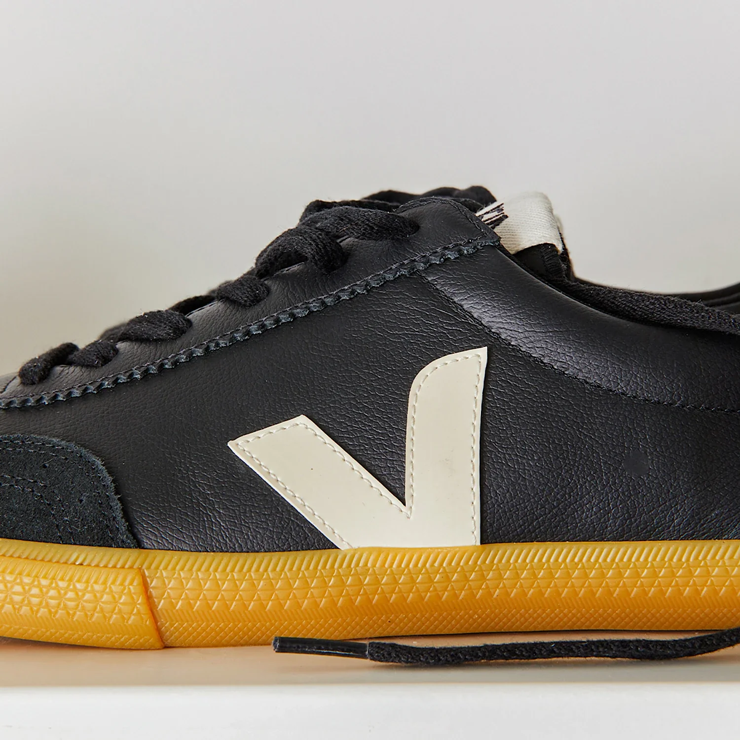 VEJA - LADIES VOLLEY O.T LEATHER SHOE - Image 6